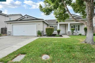 3904 Des Moines Dr, Stockton, CA 95209