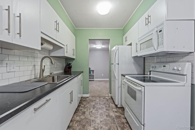 21392 E Glen Haven Circle, Northville, MI 48167