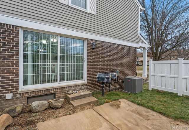 21392 E Glen Haven Circle, Northville, MI 48167