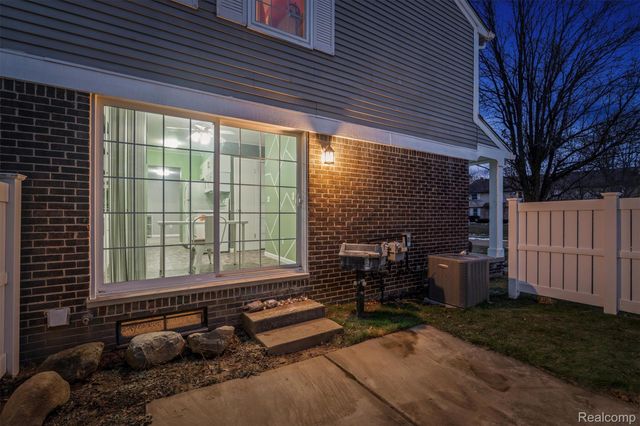 21392 E Glen Haven Circle, Northville, MI 48167