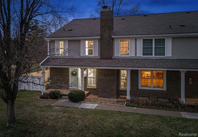 21392 E Glen Haven Circle, Northville, MI 48167