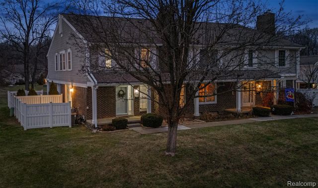 21392 E Glen Haven Circle, Northville, MI 48167