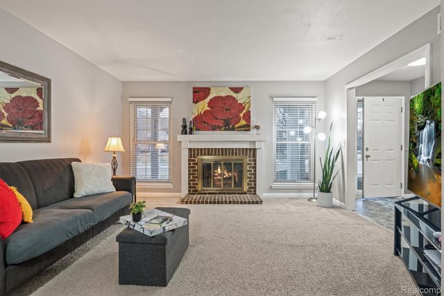 21392 E Glen Haven Circle, Northville, MI 48167