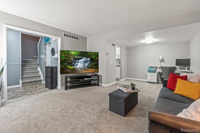 21392 E Glen Haven Circle, Northville, MI 48167