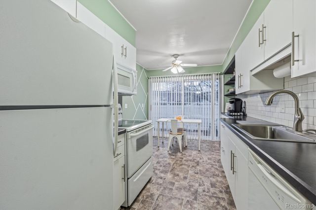 21392 E Glen Haven Circle, Northville, MI 48167