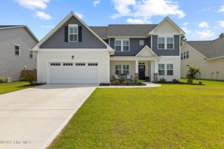 210 W Weatherbee Way, Hampstead, NC 28443