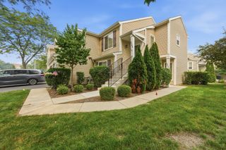 2042 Windemere Circle, Schaumburg, IL 60194