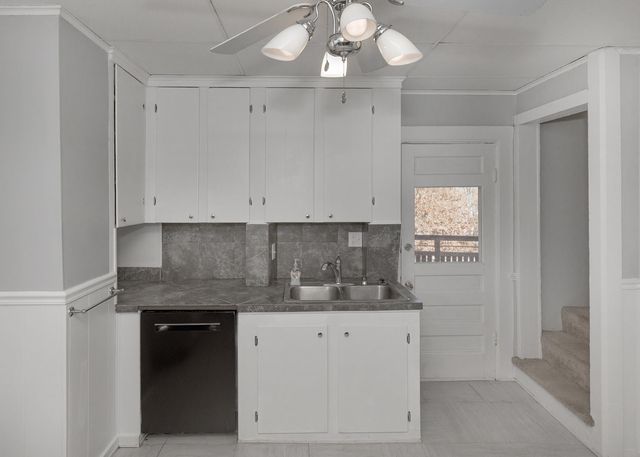 3223 9TH Avenue, Rock Island, IL 61201