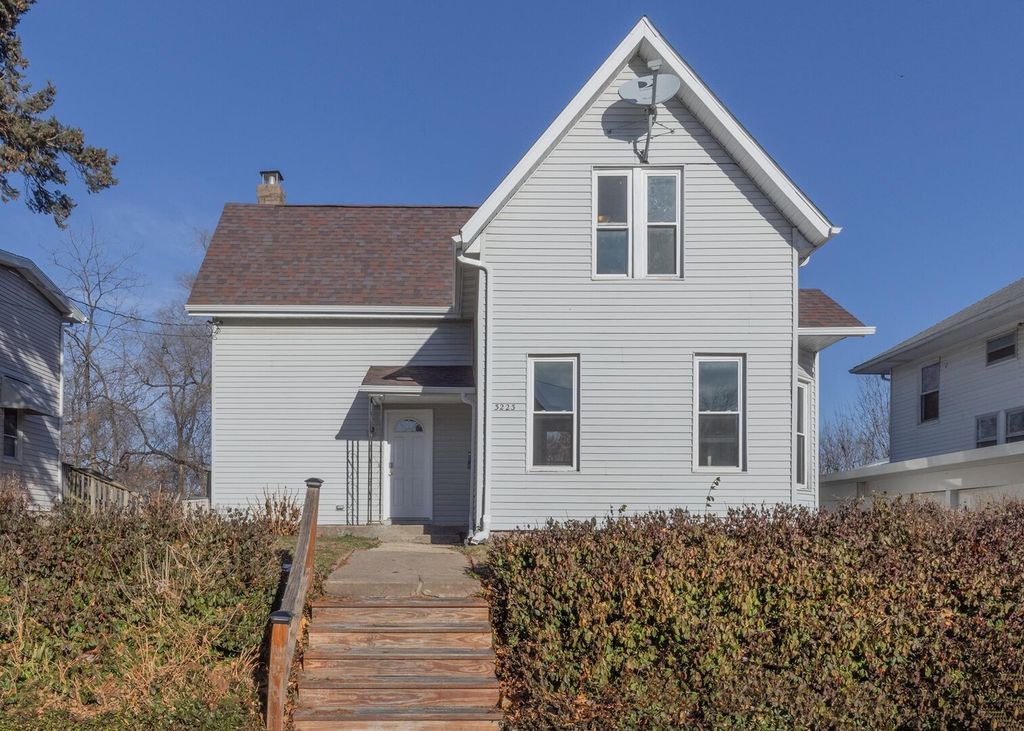 3223 9TH Avenue, Rock Island, IL 61201