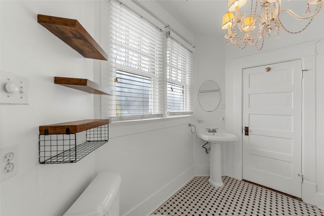 4615 Gaston Avenue, Dallas, TX 75246