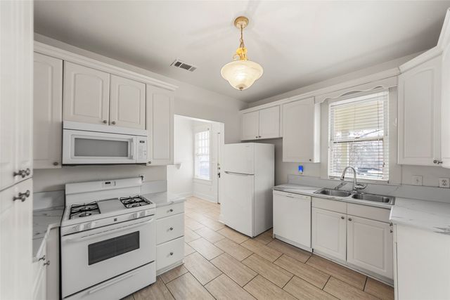 4615 Gaston Avenue, Dallas, TX 75246