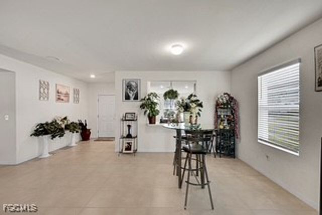 927 SE 5th CT, Cape Coral, FL 33990