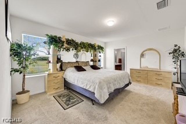 927 SE 5th CT, Cape Coral, FL 33990