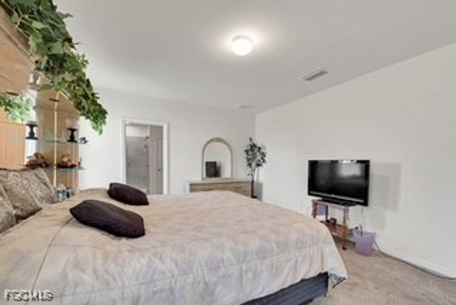 927 SE 5th CT, Cape Coral, FL 33990