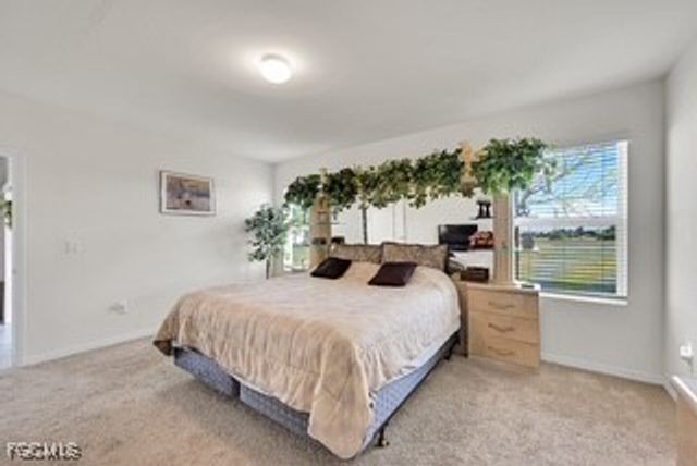 927 SE 5th CT, Cape Coral, FL 33990