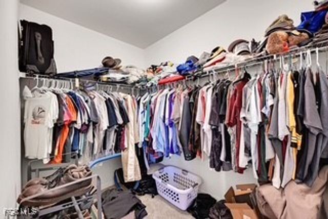 927 SE 5th CT, Cape Coral, FL 33990