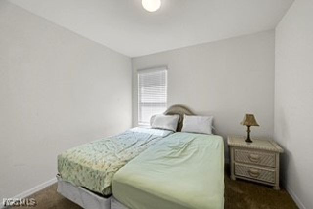 927 SE 5th CT, Cape Coral, FL 33990