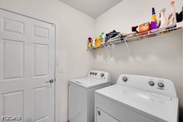 927 SE 5th CT, Cape Coral, FL 33990