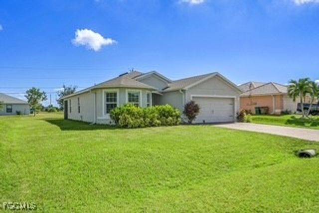 927 SE 5th CT, Cape Coral, FL 33990