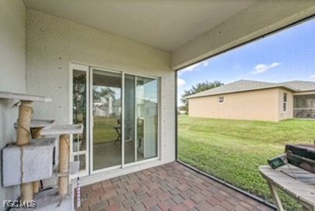 927 SE 5th CT, Cape Coral, FL 33990