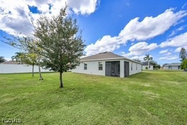 927 SE 5th CT, Cape Coral, FL 33990
