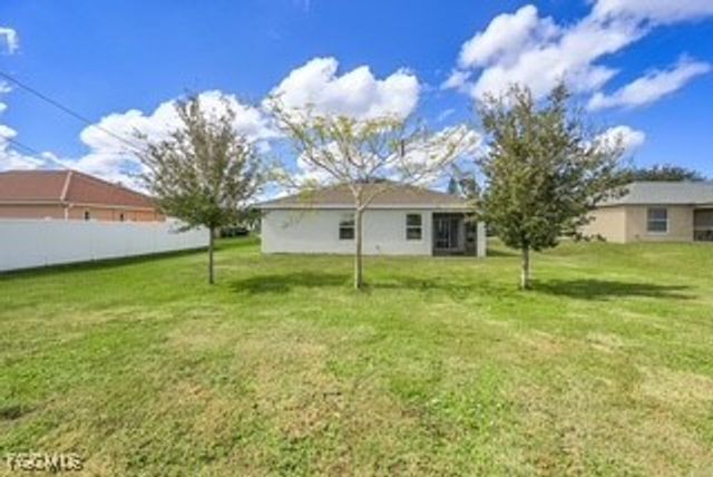 927 SE 5th CT, Cape Coral, FL 33990