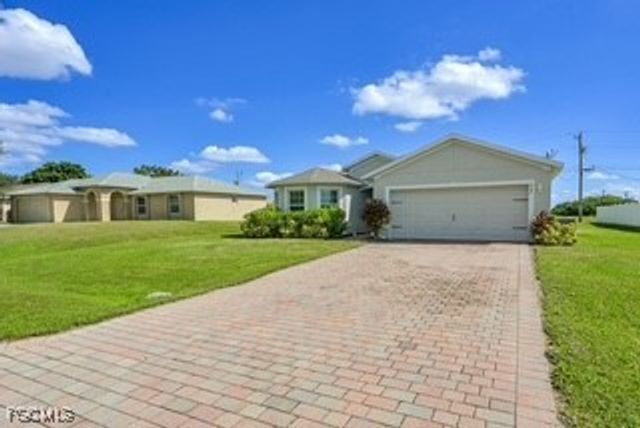 927 SE 5th CT, Cape Coral, FL 33990
