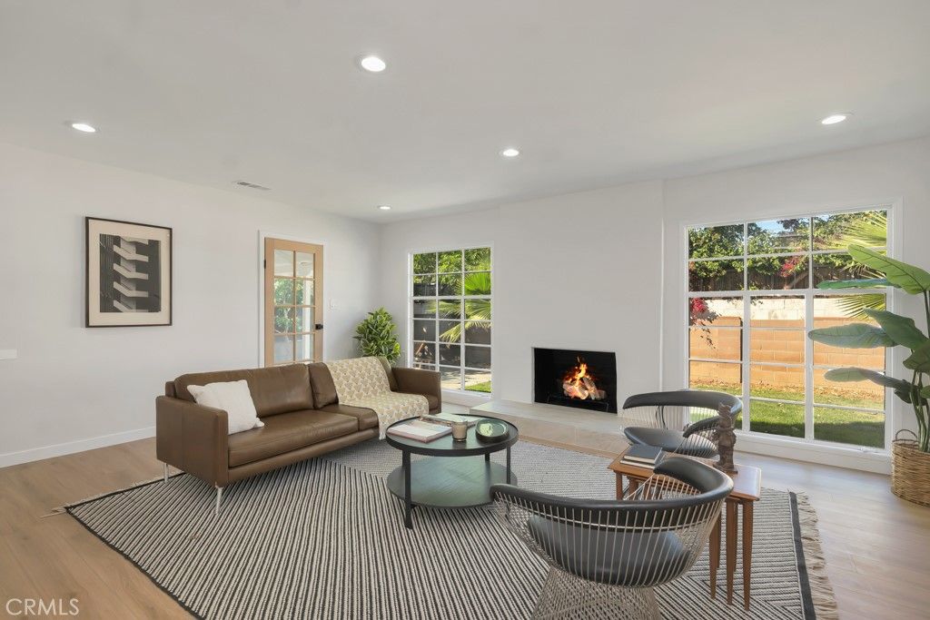 Image 13 of property listing at 16125 Haynes Street, Van Nuys, CA 91406