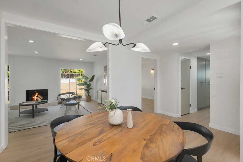 Image 14 of property listing at 16125 Haynes Street, Van Nuys, CA 91406