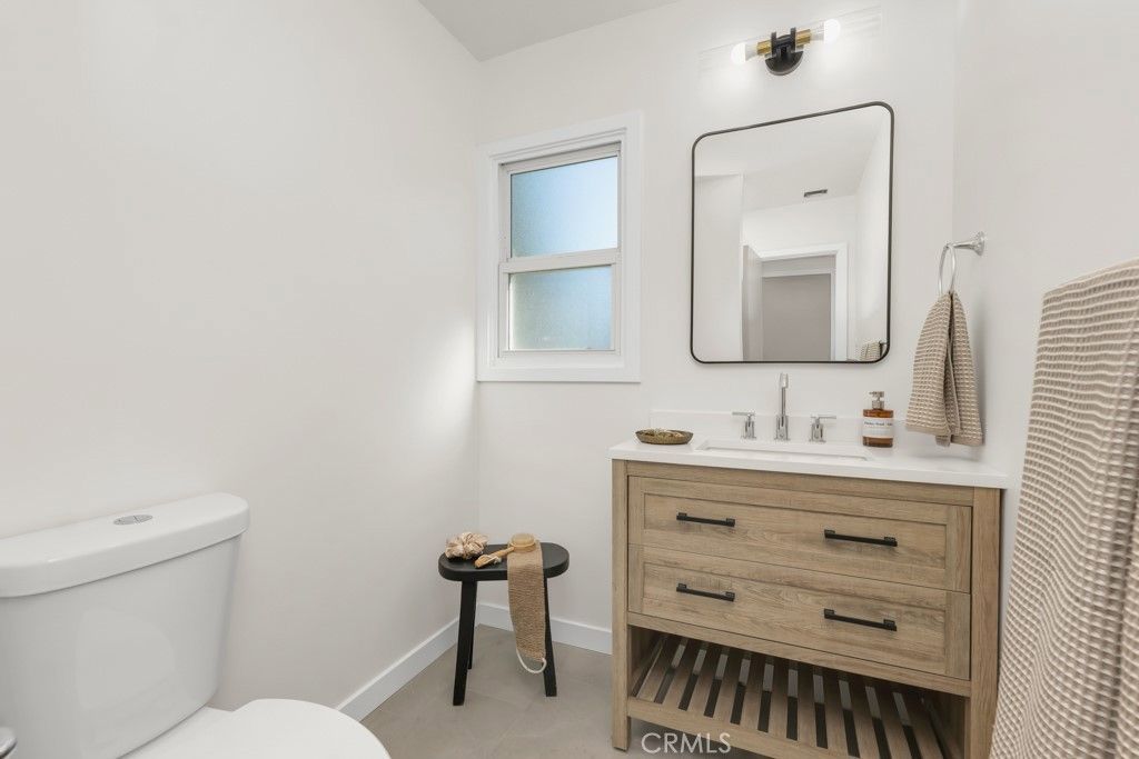 Image 16 of property listing at 16125 Haynes Street, Van Nuys, CA 91406