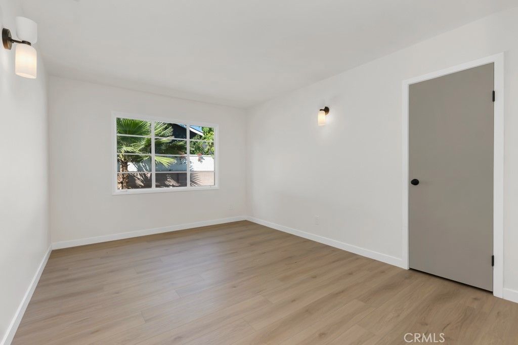 Image 20 of property listing at 16125 Haynes Street, Van Nuys, CA 91406