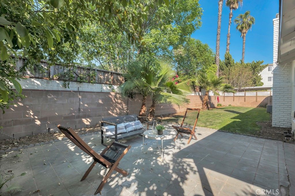 Image 23 of property listing at 16125 Haynes Street, Van Nuys, CA 91406