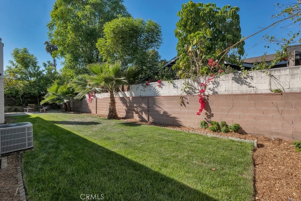 Image 24 of property listing at 16125 Haynes Street, Van Nuys, CA 91406