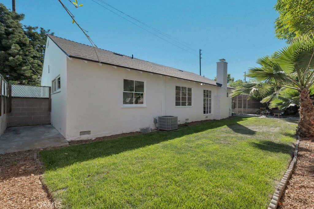 Image 25 of property listing at 16125 Haynes Street, Van Nuys, CA 91406