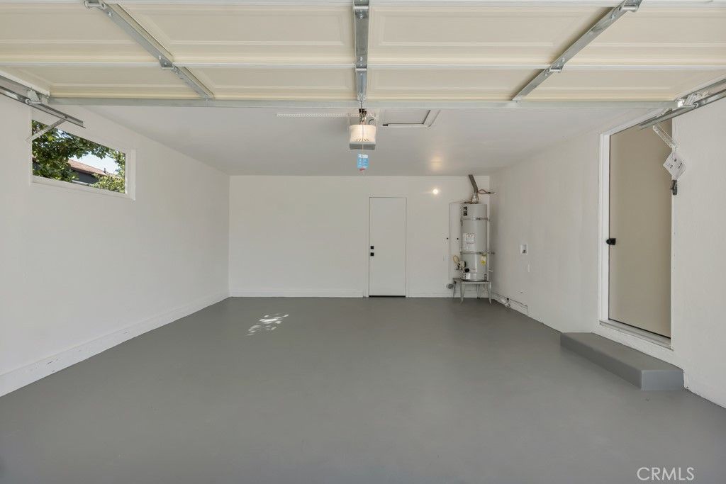 Image 26 of property listing at 16125 Haynes Street, Van Nuys, CA 91406