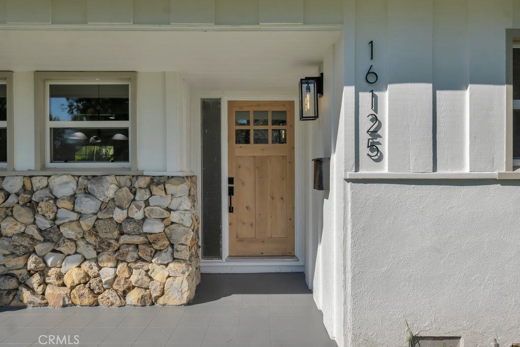 Image 8 of property listing at 16125 Haynes Street, Van Nuys, CA 91406