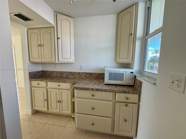 2855 Leonard Drive H202, Aventura, FL 33160