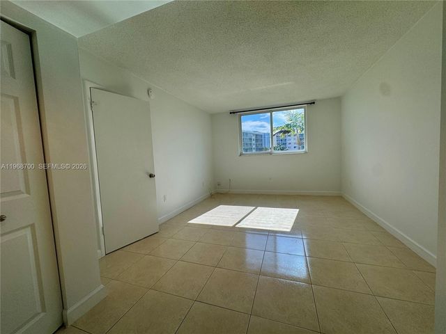 2855 Leonard Drive H202, Aventura, FL 33160