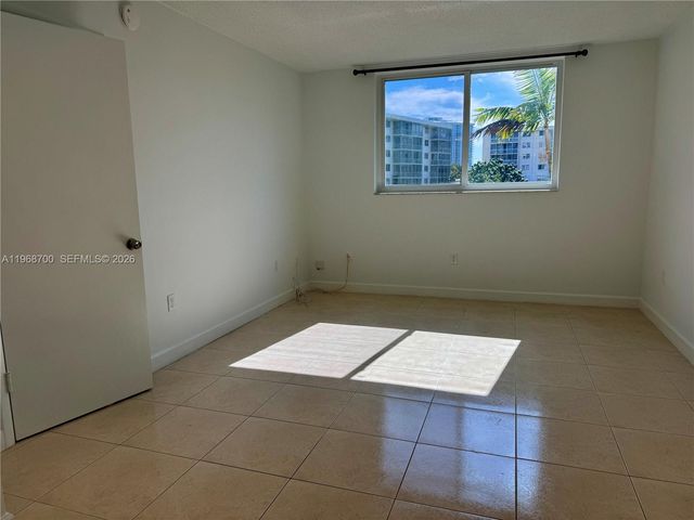2855 Leonard Drive H202, Aventura, FL 33160