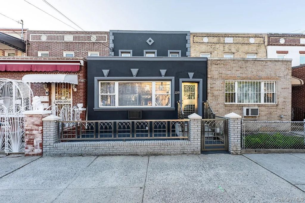 2219 28 Street 1st FL, Astoria, NY 11105
