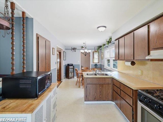 25747 Belleair Street, Roseville, MI 48066