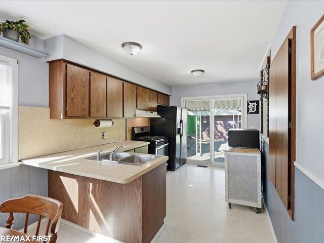 25747 Belleair Street, Roseville, MI 48066