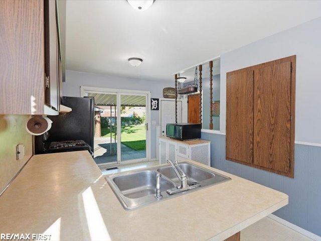 25747 Belleair Street, Roseville, MI 48066