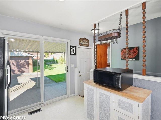 25747 Belleair Street, Roseville, MI 48066