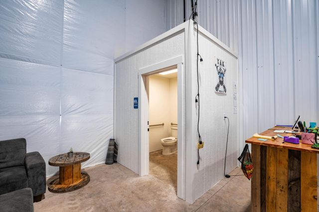 2074 Commerce Drive 103, Medford, OR 97504