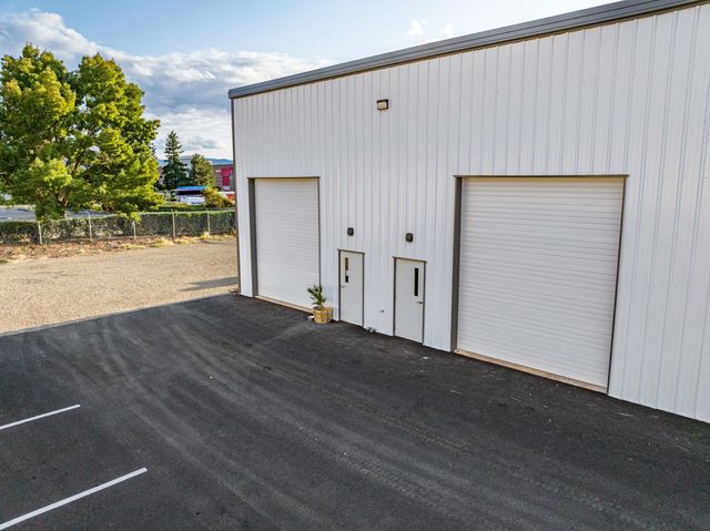 2074 Commerce Drive 103, Medford, OR 97504