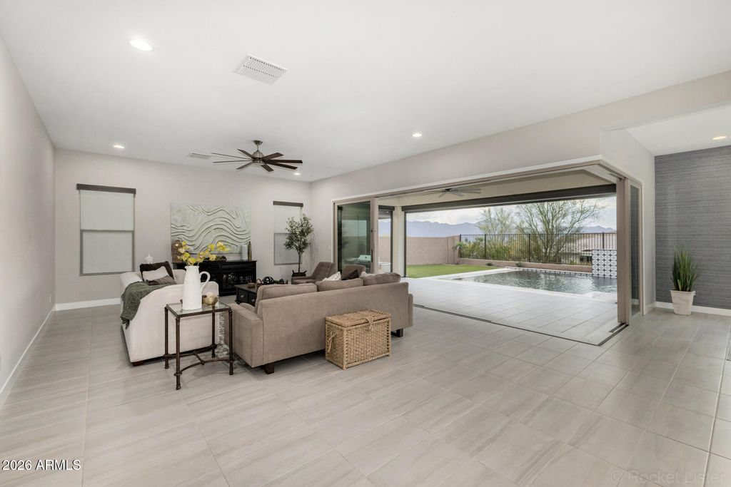 Image 13 of property listing at 3412 W MORGAN IVY Lane, Phoenix, AZ 85045