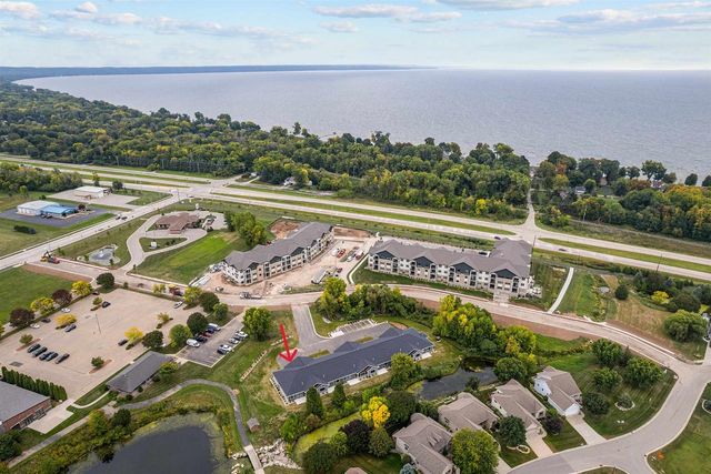 3026 COMMUNITY WAY, Menasha, WI 54952