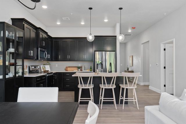3026 COMMUNITY WAY, Menasha, WI 54952