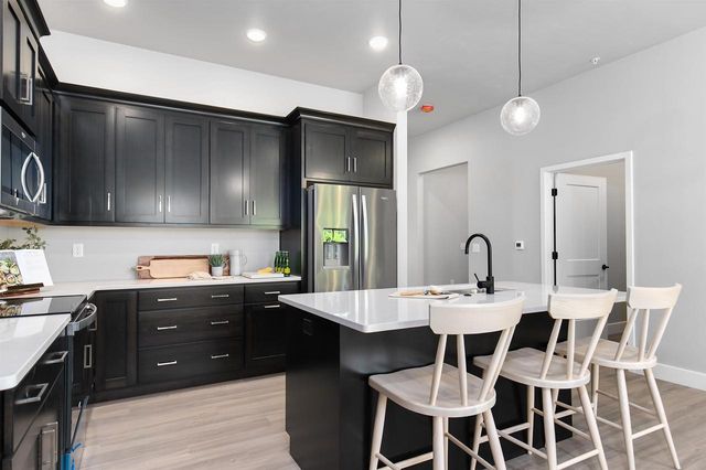 3026 COMMUNITY WAY, Menasha, WI 54952